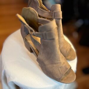 Stylish Tan Women's Open-Toe Shoes